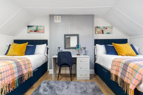 Spacious 6BR London Home Sleeps 18 Near Tube, Londyn