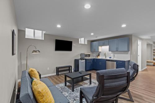 3323: Uptown Elegant Escape by JZ Vacation Rentals in Tower Grove, USA