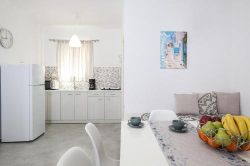 ฮอลิเดย์ อิน ปารอส อพาร์ตเมนท์ แอนด์ สตูดิโอ (Holidays in Paros Apartments & Studios) in อาลิคี