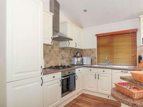 Kitchen, Bramley Lodge - Weston-super-Mare in Puxton