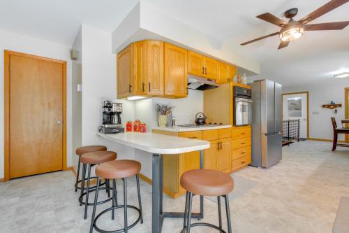 9 Mi to Downtown Rushville: Cozy Getaway w/ Grill in Macomb (IL)