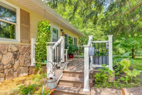 9 Mi to Downtown Rushville: Cozy Getaway w/ Grill in Macomb (IL)
