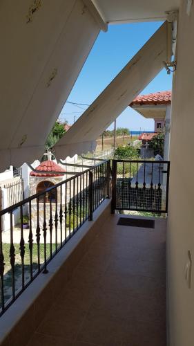 Sea View Maisonette just 250m from the Beach Fully Equipped & Spacious! in 벨리카 (라리사)