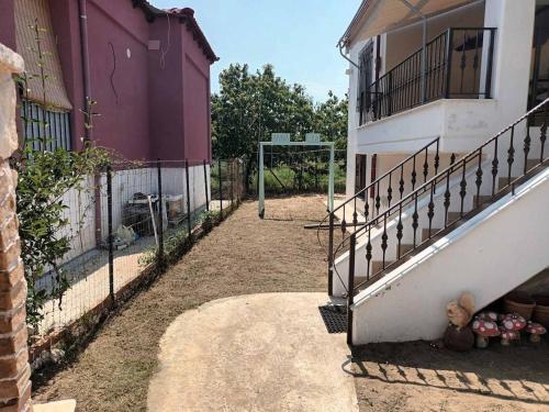 Sea View Maisonette just 250m from the Beach Fully Equipped & Spacious! in 벨리카 (라리사)