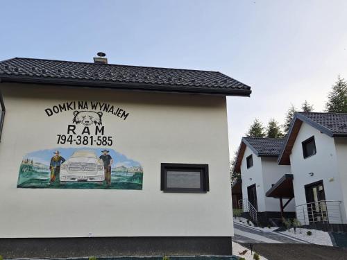 Bieszczady Domki Sauna i Jacuzzi in Ropienka
