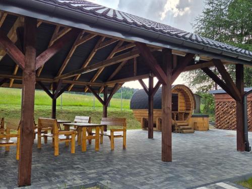 Bieszczady Domki Sauna i Jacuzzi in Ropienka