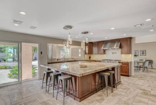 9 bedroom estate close to the strip, Las Vegas (photo 2)