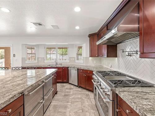 9 bedroom estate close to the strip, Las Vegas (photo 3)