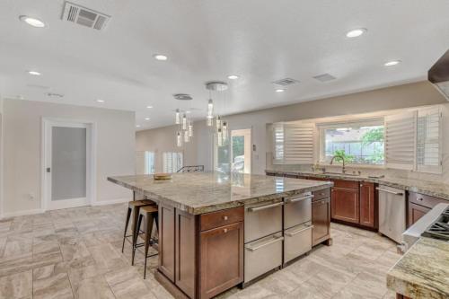 9 bedroom estate close to the strip, Las Vegas (photo 10)