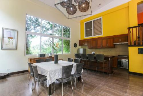 Peaceful Forest Haven 3 BR Bangkong Kahoy in Doloresa (Kesona)