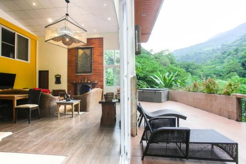 Peaceful Forest Haven 3 BR Bangkong Kahoy in Doloresa (Kesona)