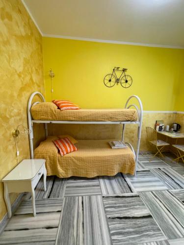 Twin Room with External Bathroom image 7