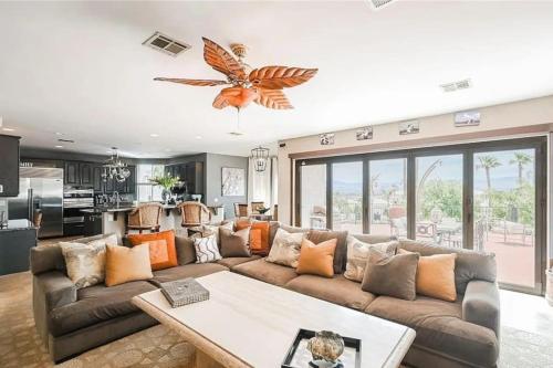 Villa with Pickleball - BB court - Pool, Las Vegas (photo 2)