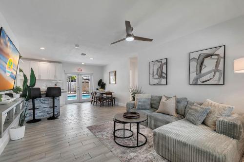 Hope Casa Heated Pool and BBQ 4bedrooms 2baths by HostyMosty in Emerald Hills