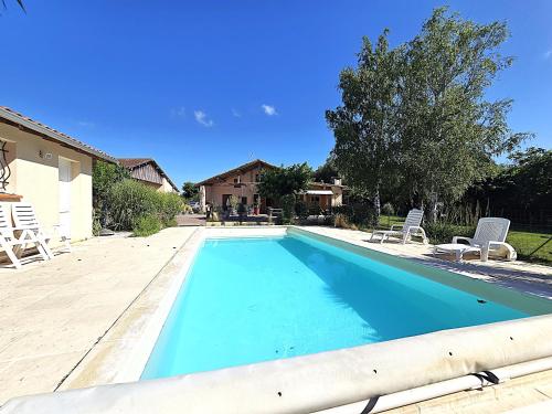 Belle maison Mas Grenier - 14 personnes - 11 lits - Piscine privee - Grand jardin - Jeux enfants - P in Monbequi