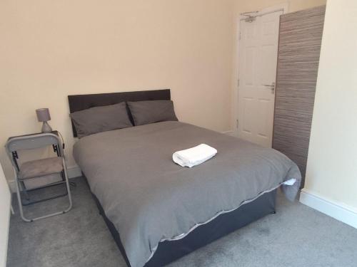 En-Suite Double-Bedroom in the Heart of Salford Manchester CR4 Perfect for Short Stays, Manchester