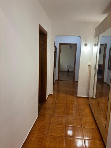 Ap 3 camere decomandate in apropiere de plaja Perla, Constanta in Km 5