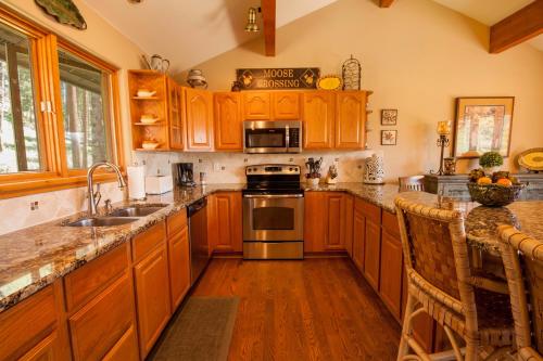 Kitchen, Moose Crossing in Breckenridge (CO)