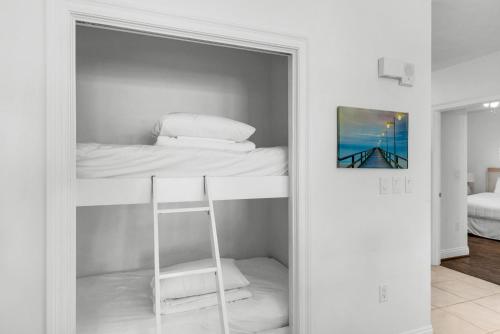 Treasure Island 0510 - image 19