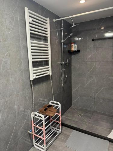 Diamonds Apartment with 2 rooms near Guzsdu udvar - image 6