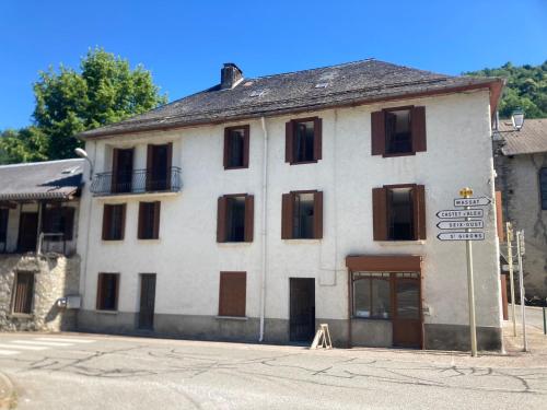 Pyrenean Pursuits - Ariège