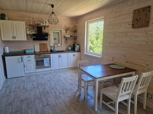 Domek pod lasem in Лінія