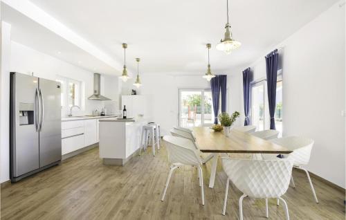 Kitchen, Pet Friendly Home In Sestanovac in Sestanovac