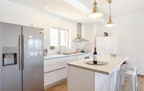 Kitchen, Pet Friendly Home In Sestanovac in Sestanovac