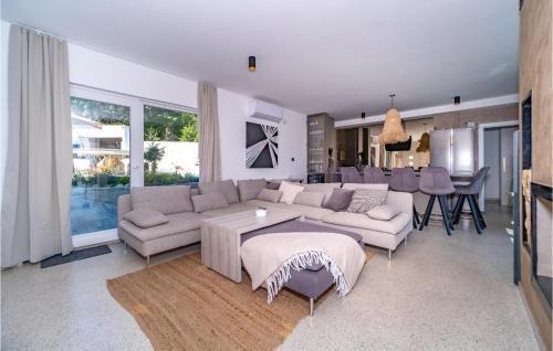 Lovely Home In Sculac With Sauna in Galović Selo