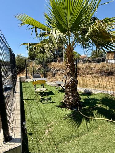 Garden, Appart Pop-Art proche autoroute, plages et attractions, Wifi - TV, deco stylee, calme in Bessan