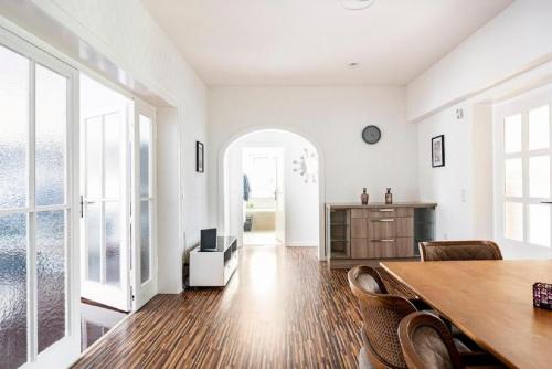 Maybach Apartments - Modern & Spacious, near Düsseldorf Messe, free Private Parking in Krefeld, Deutschland