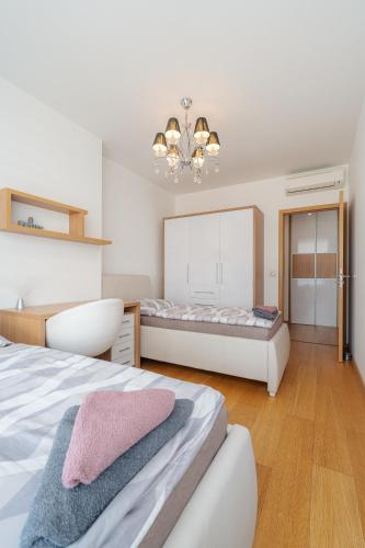 Downtown apartment in the heart of the new city center, 4 persons, parking, Bratislava (photo 6)