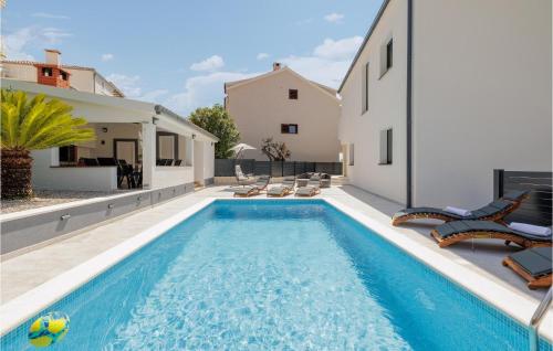 4 Bedroom Awesome Home In Podstrana