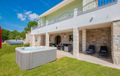 Viesnīcas āriene, Stunning Home In Svib With House A Panoramic View in Svib