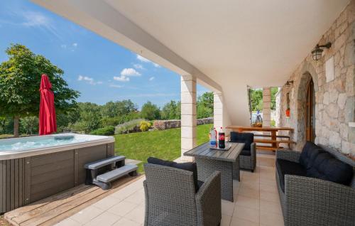 Viesnīcas āriene, Stunning Home In Svib With House A Panoramic View in Svib