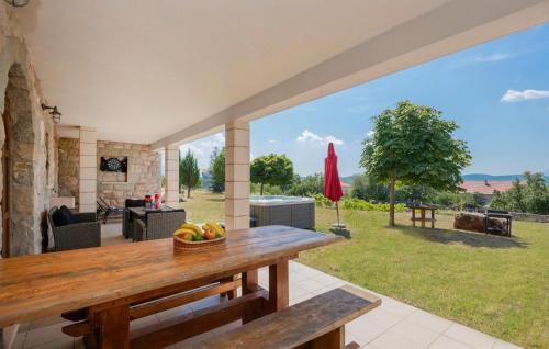 Viesnīcas āriene, Stunning Home In Svib With House A Panoramic View in Svib