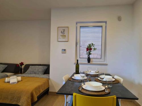 Apartment image 8