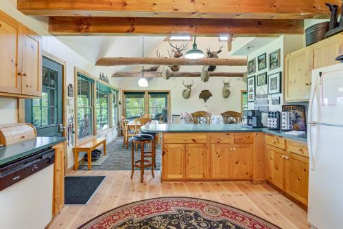 Pet-Friendly Cabin on 86 Acres in Scio: Fish, Hike in Уеллсвілль