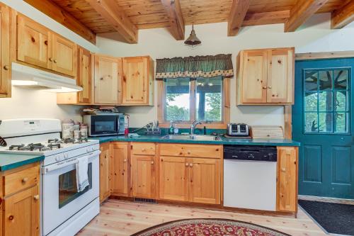 Pet-Friendly Cabin on 86 Acres in Scio: Fish, Hike in Уеллсвілль