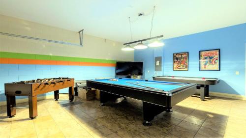 Cozy 6br Home w/ Private Pool Spa in Windsor Hills - image 6