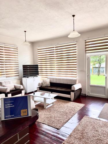 La Bocca Apartment - Airport, Parking, AC, Bidet, Coffee Machine, PS3