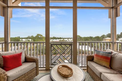 Remarkably Updated 3/2 in Seagrove Highlands - Gulf Views Sleeps 9!, Сигроув-Бич (фото 10)