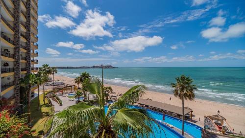 Beachin' Good Time Breeze Oceanfront