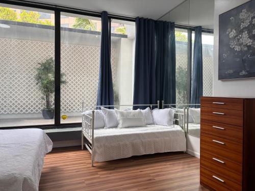 Condotel Quiet with High Ceiling Free Parking and WiFi near Queen Emma Summer Palace
