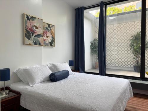 Condotel Quiet with High Ceiling Free Parking and WiFi near Queen Emma Summer Palace