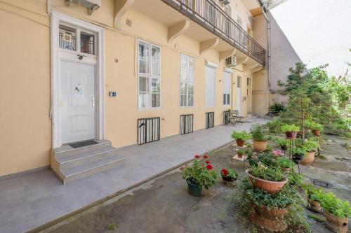happy home Budapest BLUE - image 12