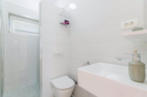 Apartment 1 image 10