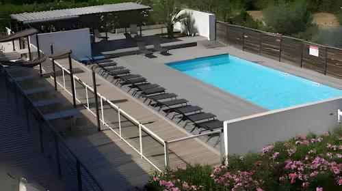 Modern Studio with Private Terrace & Pool – 15 min from Aix TGV  - 전망