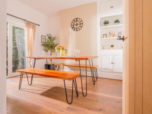 Beautiful Liverpool Home Away From Home - 3 Bedrooms - 6 Beds - Sleeps 7 - Free Parking, Liverpool (photo 7)