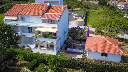 Apartments with parking space Palit, Rab - 4971 Apartments with parking space Palit, Rab - 4971